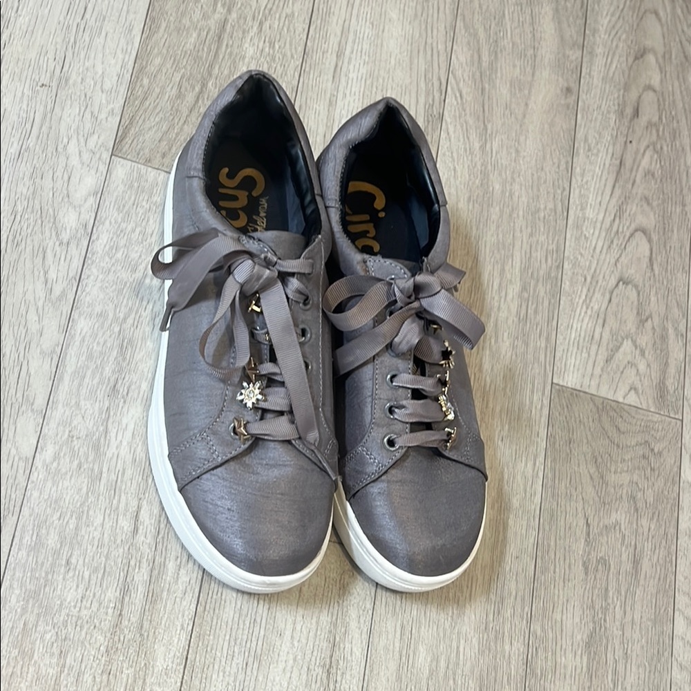 Circus by Sam Edelman Gray Low-Top Sneakers 8 1/2